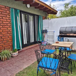 https://la-casa-de-chiqui.hotelsmendoza.com